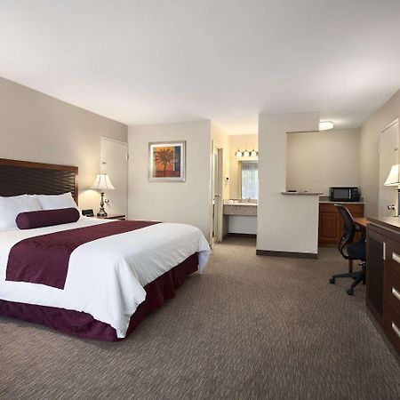 Ramada By Wyndham Sunnyvale/Silicon Valley Экстерьер фото