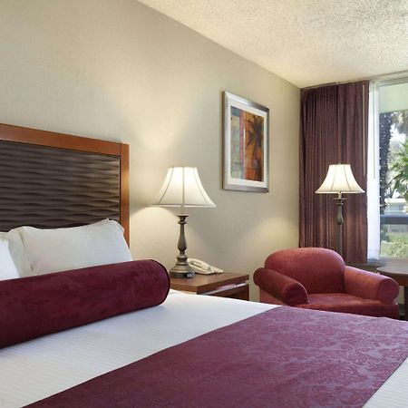 Ramada By Wyndham Sunnyvale/Silicon Valley Экстерьер фото
