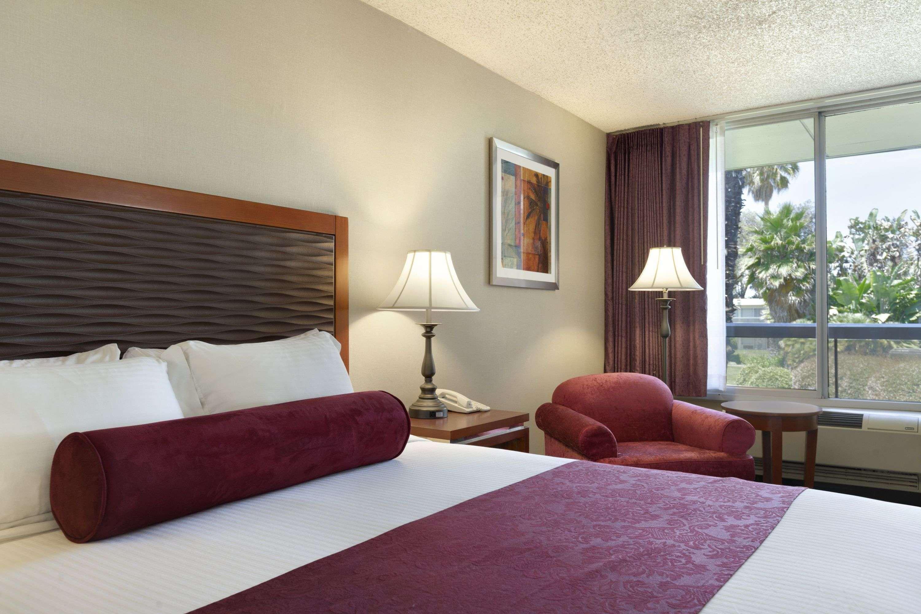 Ramada By Wyndham Sunnyvale/Silicon Valley Экстерьер фото