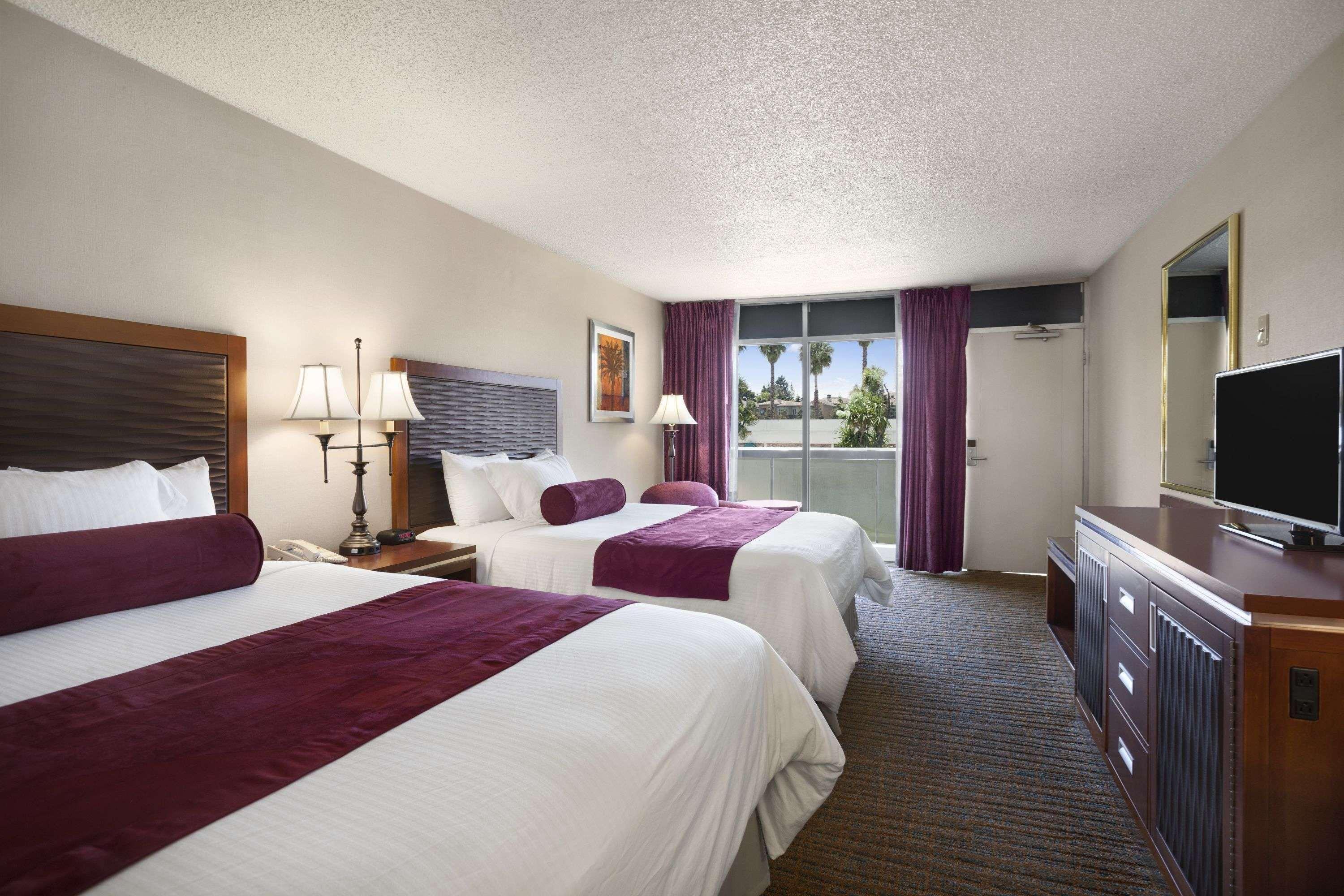 Ramada By Wyndham Sunnyvale/Silicon Valley Экстерьер фото